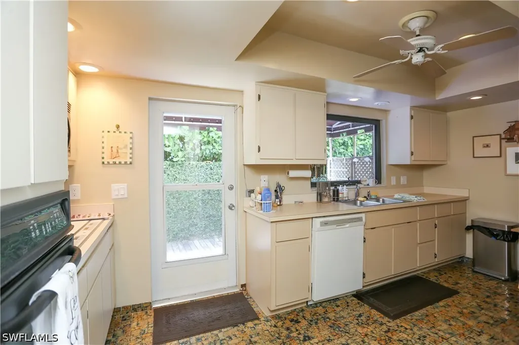 550 3rd Avenue N Naples FL 34102