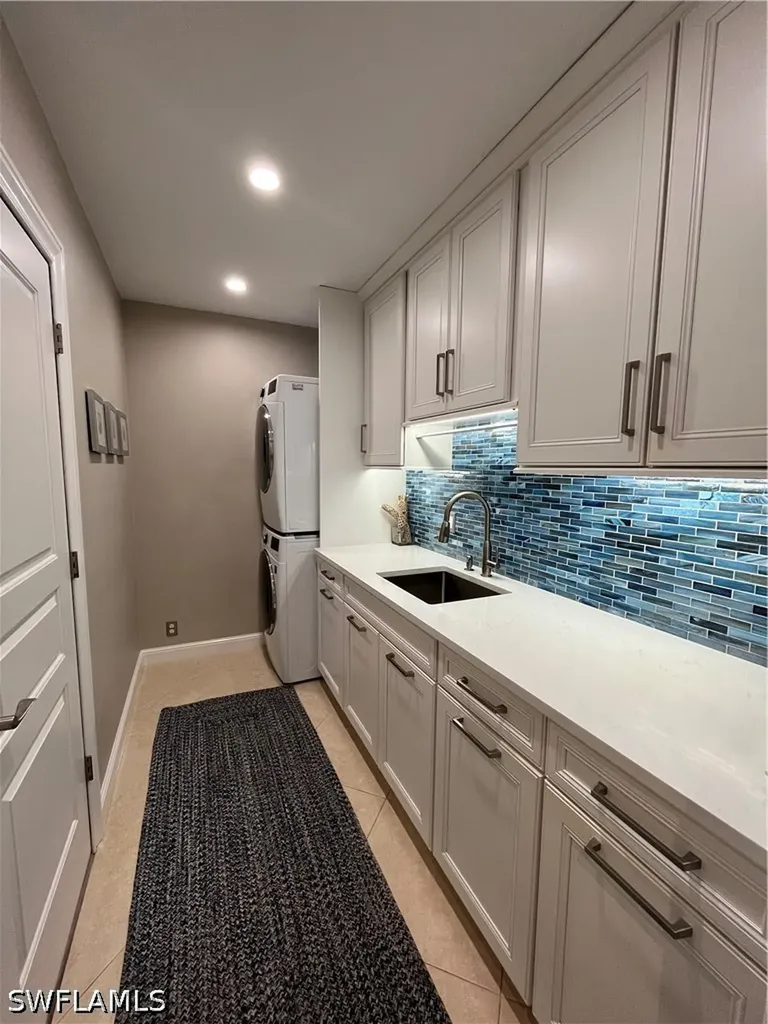 240 Nottingham Drive Naples FL 34109
