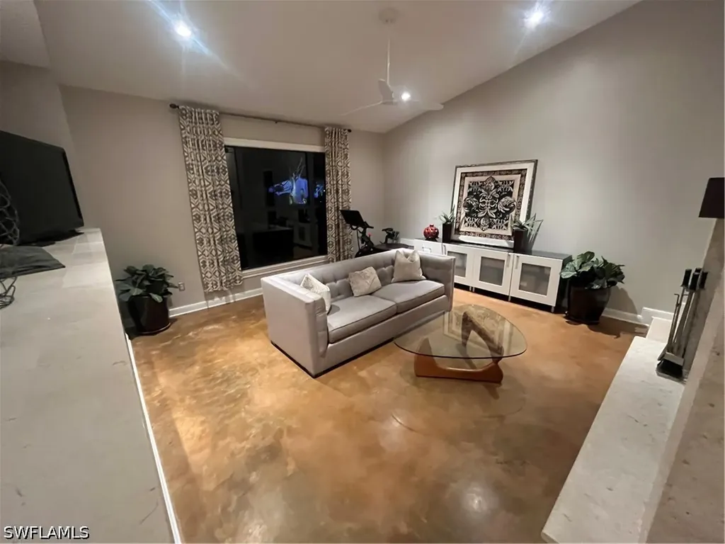 240 Nottingham Drive Naples FL 34109