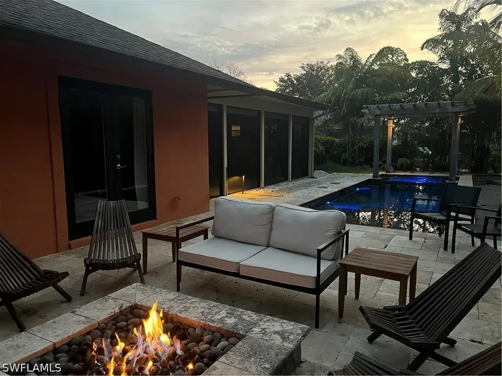 240 Nottingham Drive Naples FL 34109
