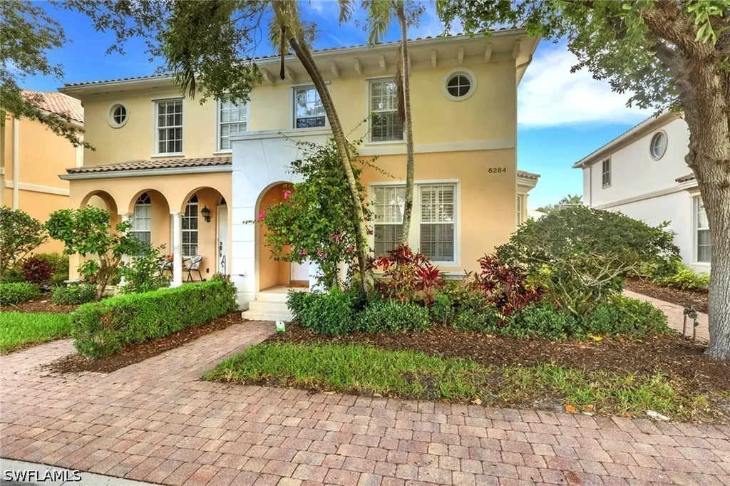 Naples FL, 6284 Towncenter Circle
