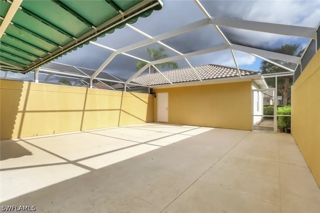 6284 Towncenter Circle Naples FL 34119