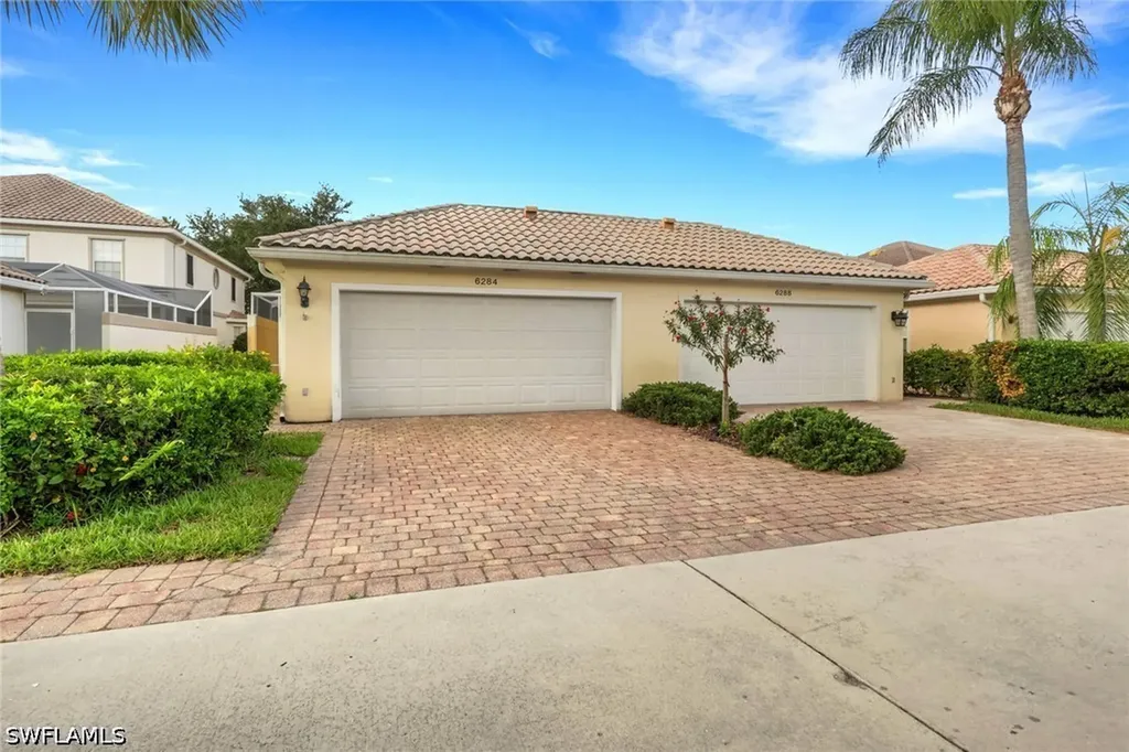 6284 Towncenter Circle Naples FL 34119