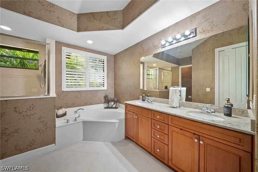 955 Tivoli Court Naples FL 34104
