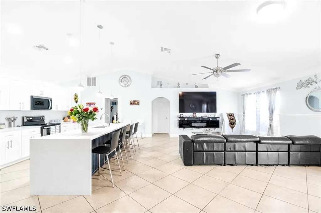 4207 30th Street SW Lehigh Acres FL 33976