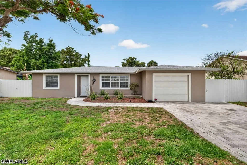 4830 Cortez Circle Naples FL 34112