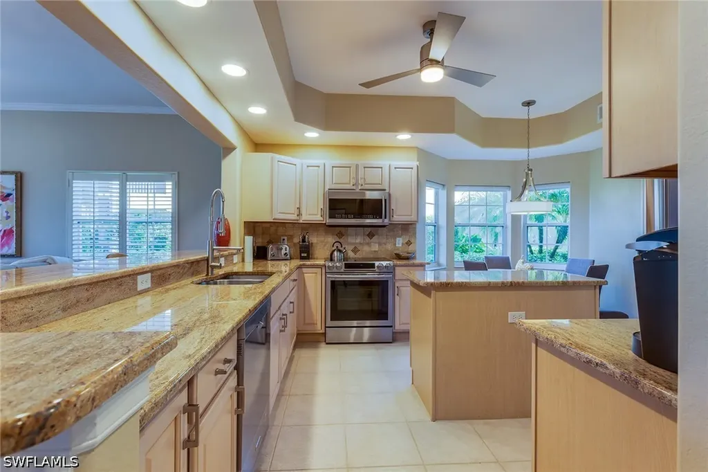 8177 Saratoga Drive Naples FL 34113
