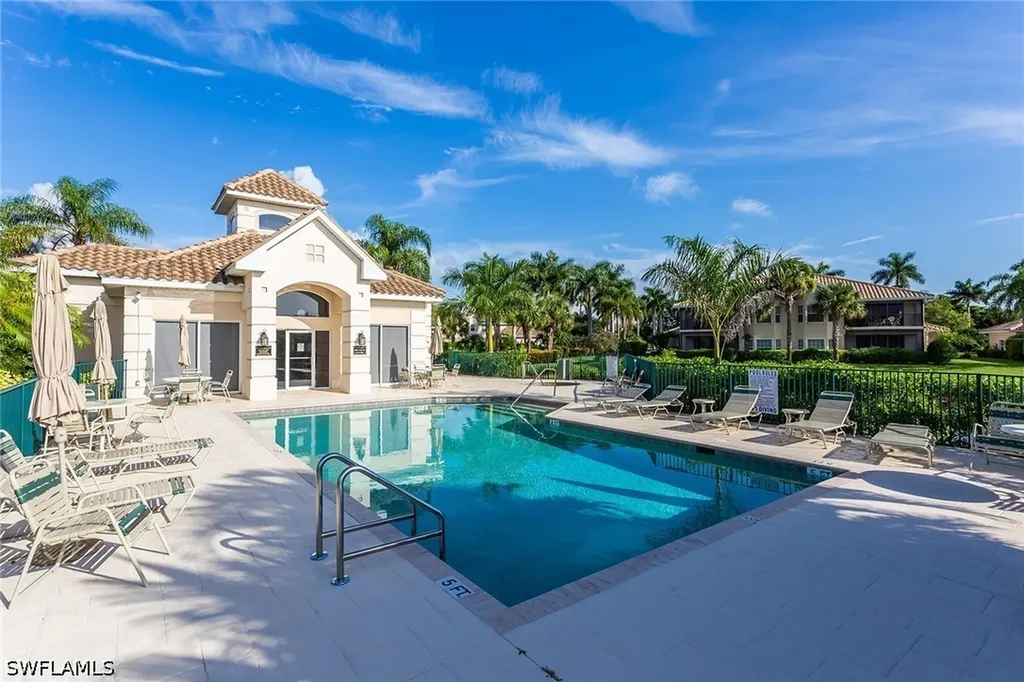 8177 Saratoga Drive Naples FL 34113