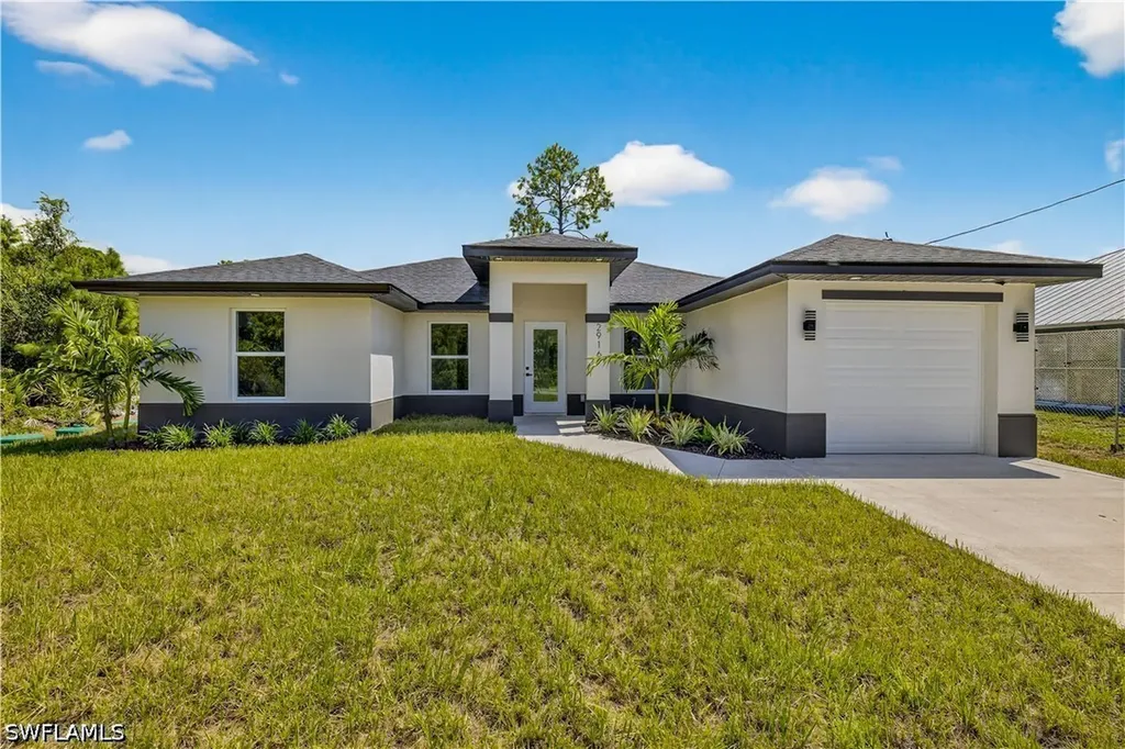 2916 Dora Avenue N Lehigh Acres FL 33971