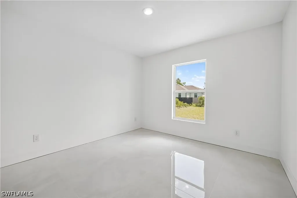 2916 Dora Avenue N Lehigh Acres FL 33971