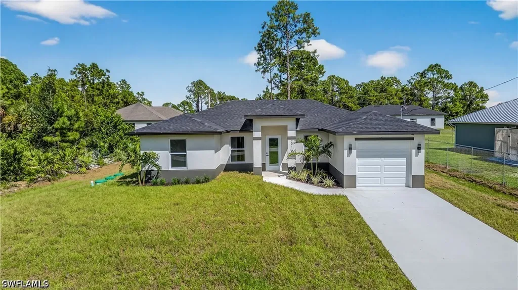 2916 Dora Avenue N Lehigh Acres FL 33971