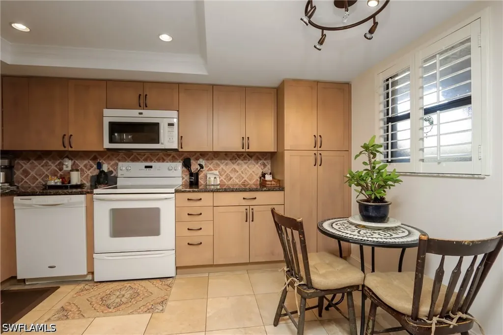505 Lake Louise Circle Naples FL 34110