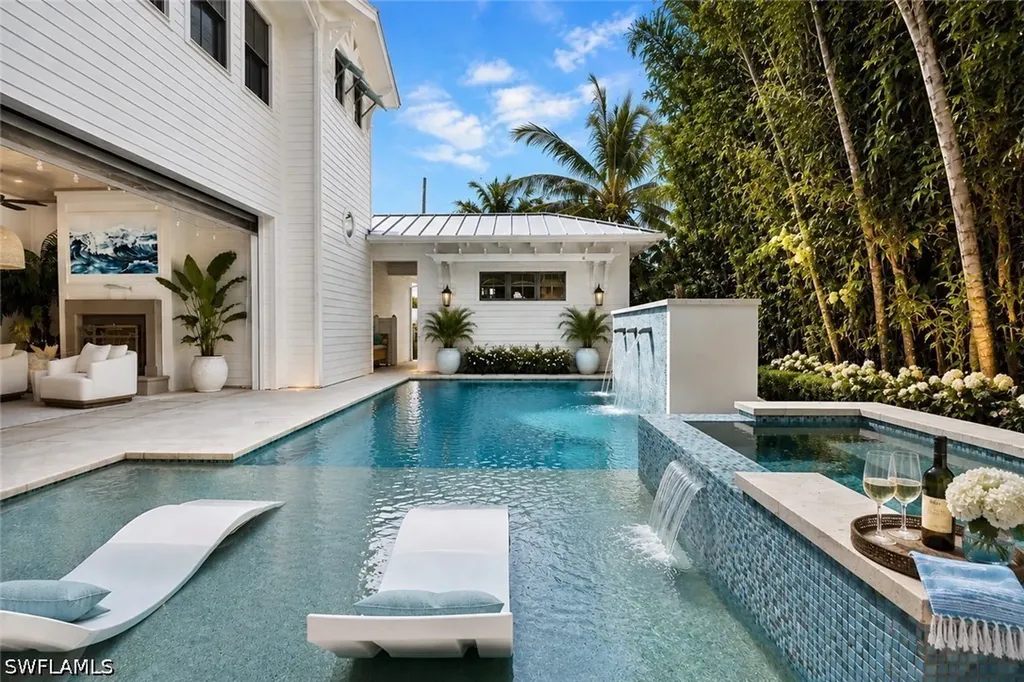 160 Broad Avenue S Naples FL 34102