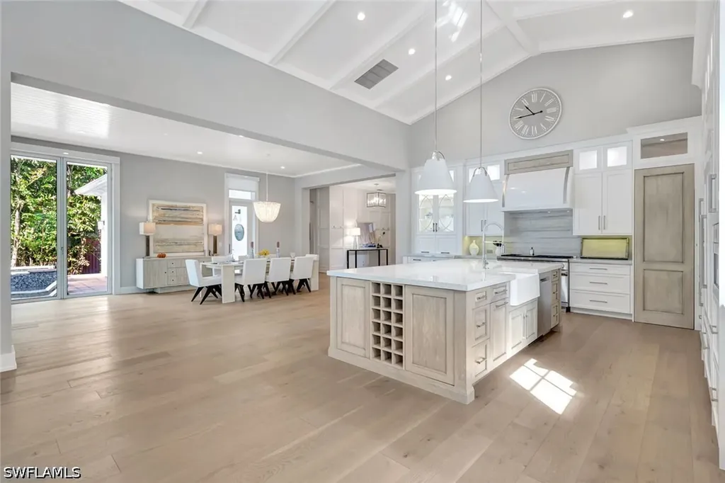 160 Broad Avenue S Naples FL 34102