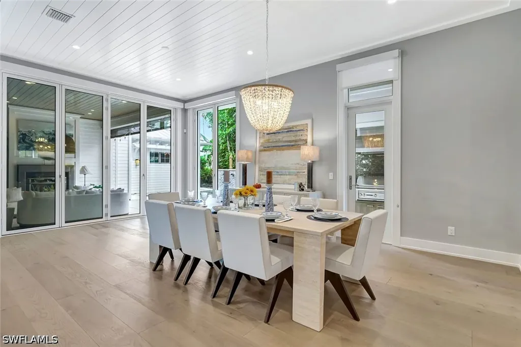 160 Broad Avenue S Naples FL 34102