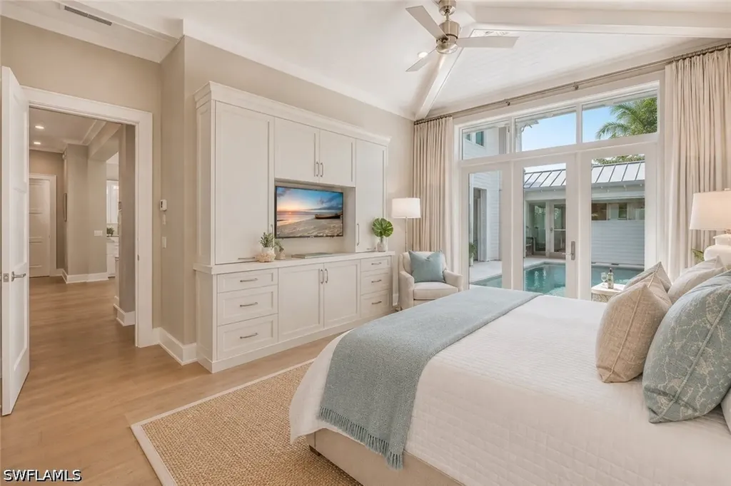 160 Broad Avenue S Naples FL 34102