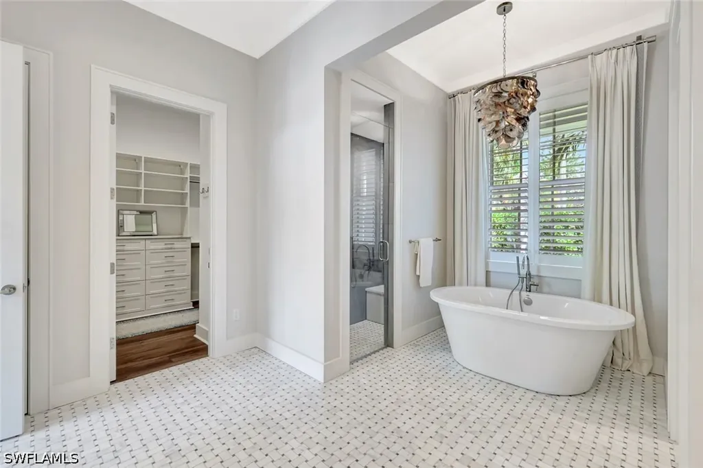 160 Broad Avenue S Naples FL 34102