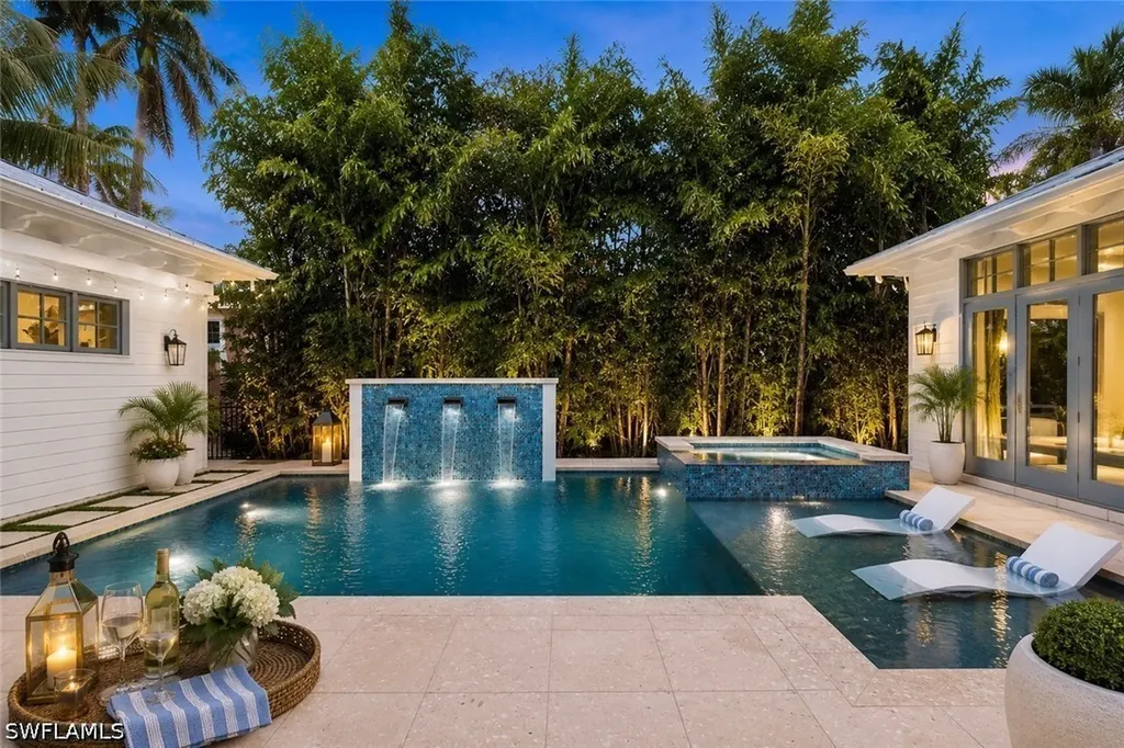 160 Broad Avenue S Naples FL 34102