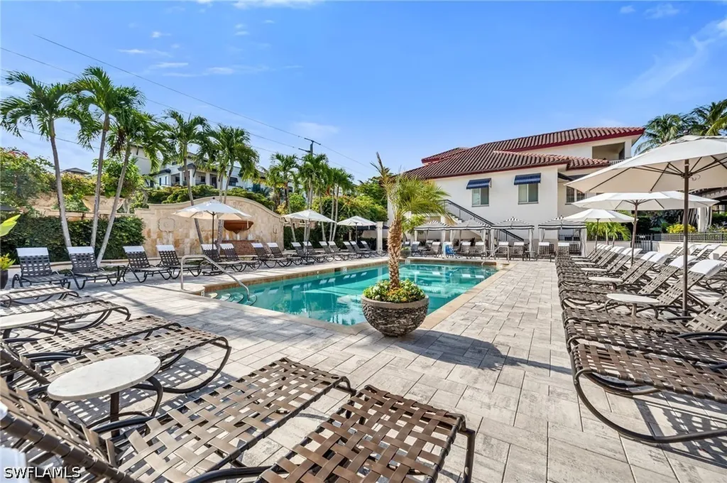 221 9th Street S Naples FL 34102