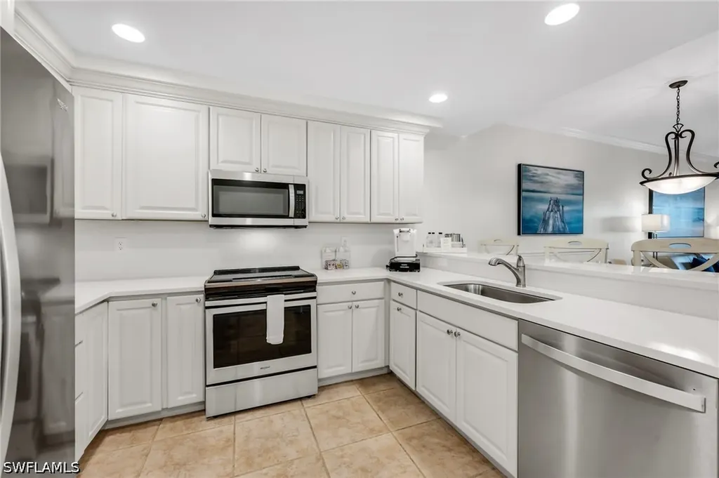 221 9th Street S Naples FL 34102