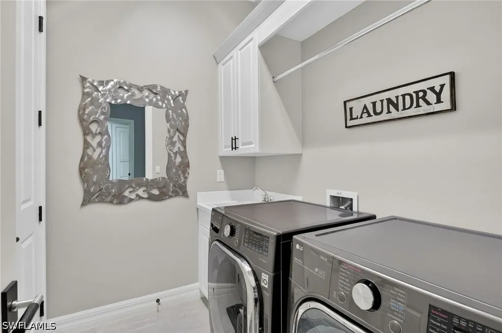 6040 Dogleg Drive Naples FL 34113