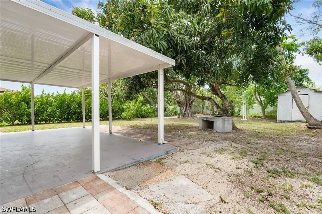 5369 Broward Street Naples FL 34113