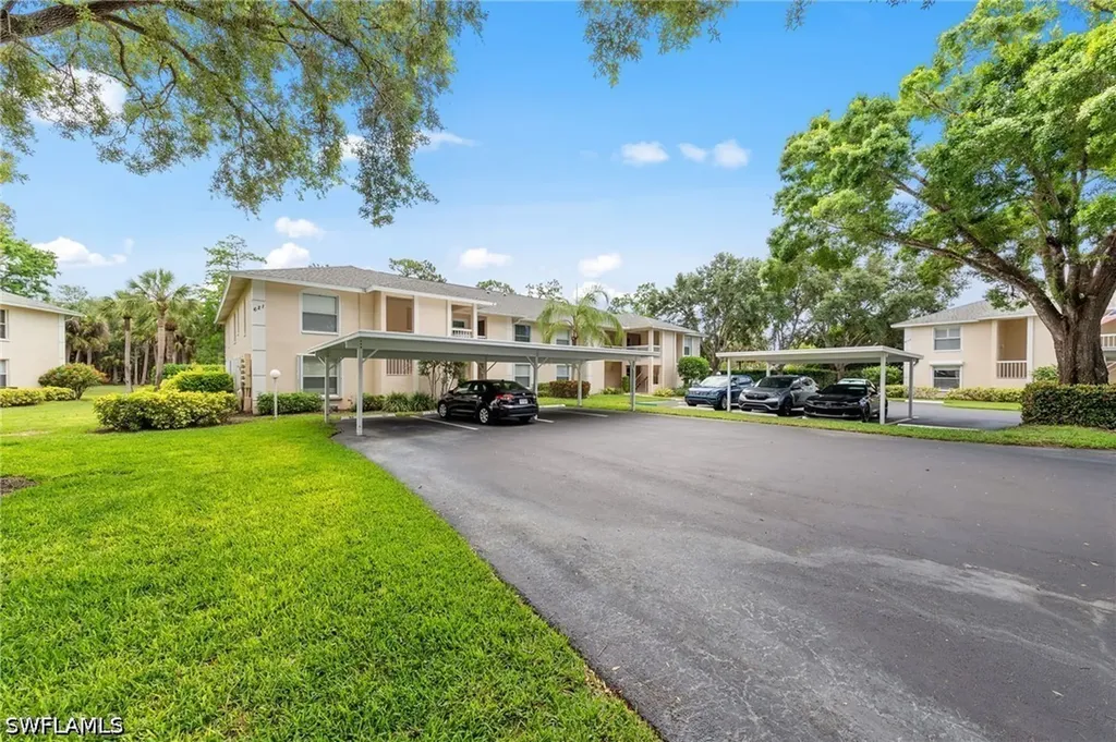 621 Squire Circle Naples FL 34104