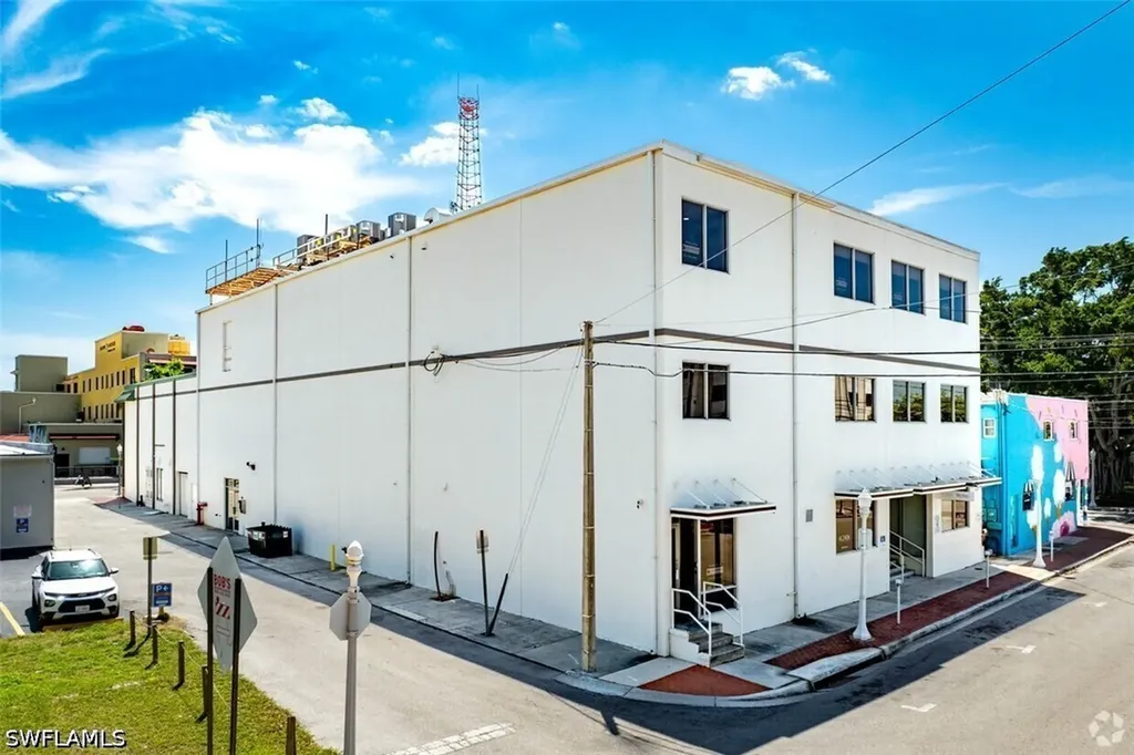 2402 Bay Street Fort Myers FL 33901