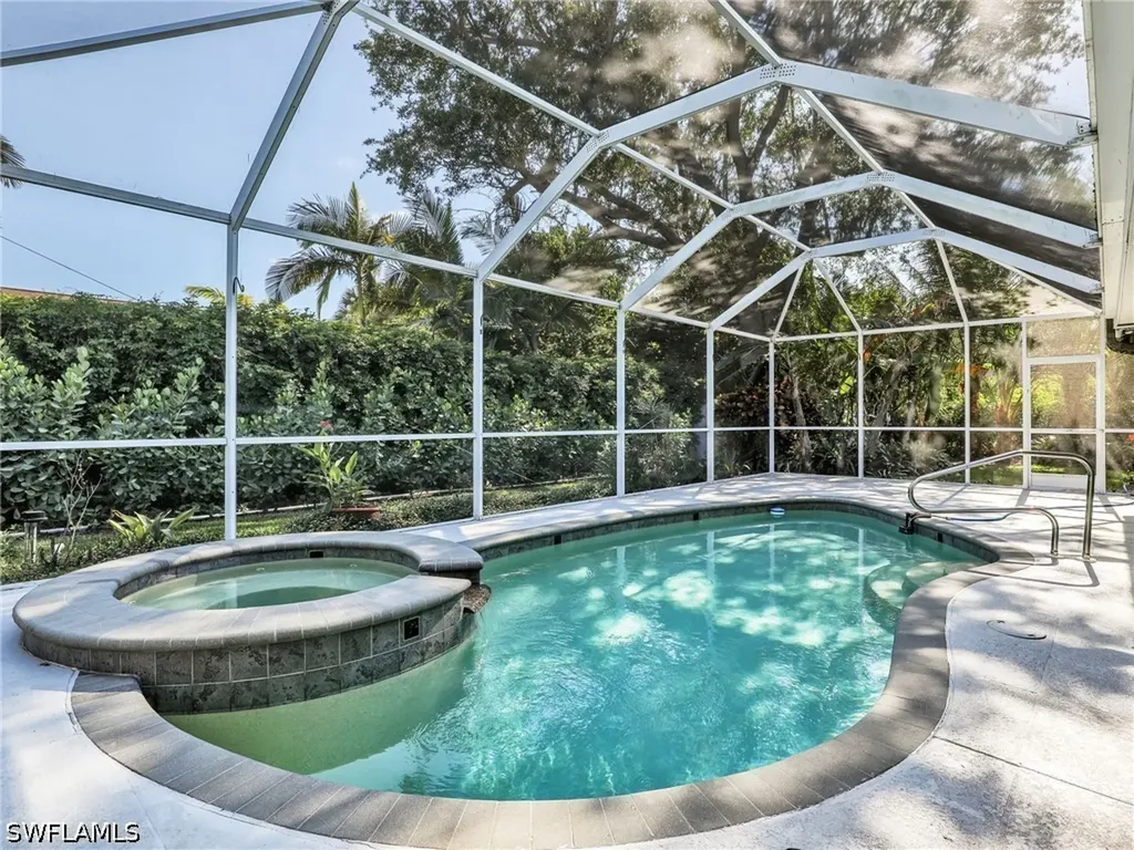 2554 Outrigger Lane Naples FL 34104