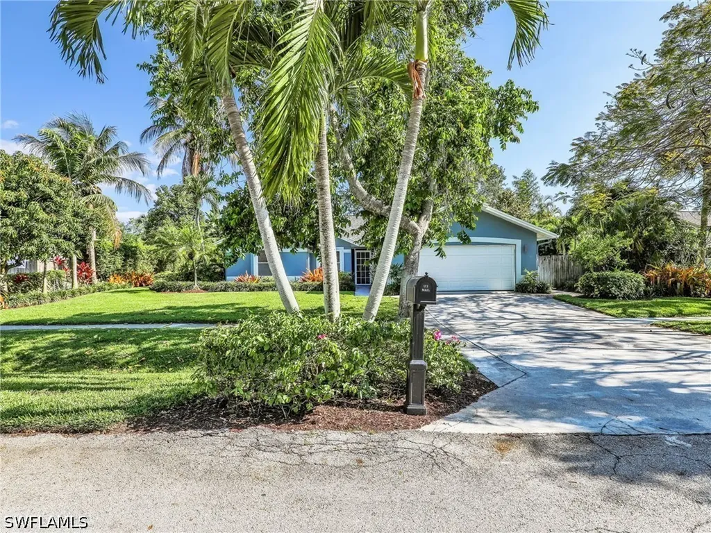 2554 Outrigger Lane Naples FL 34104