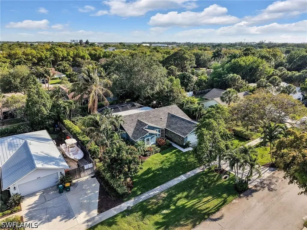 2554 Outrigger Lane Naples FL 34104