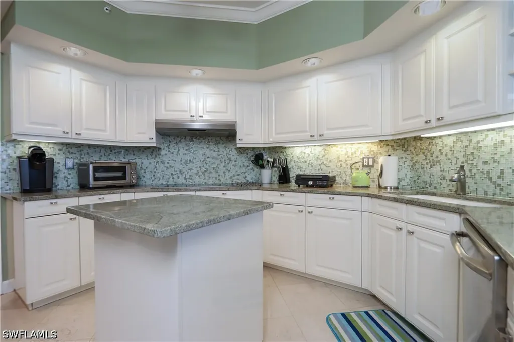 8990 Bay Colony Drive Naples FL 34108