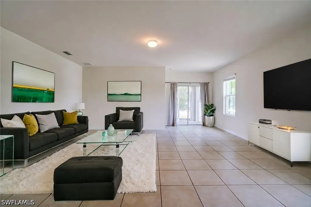 2220 NE 5th Avenue Cape Coral FL 33909
