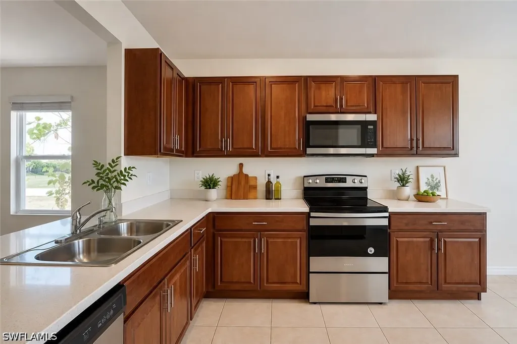2220 NE 5th Avenue Cape Coral FL 33909