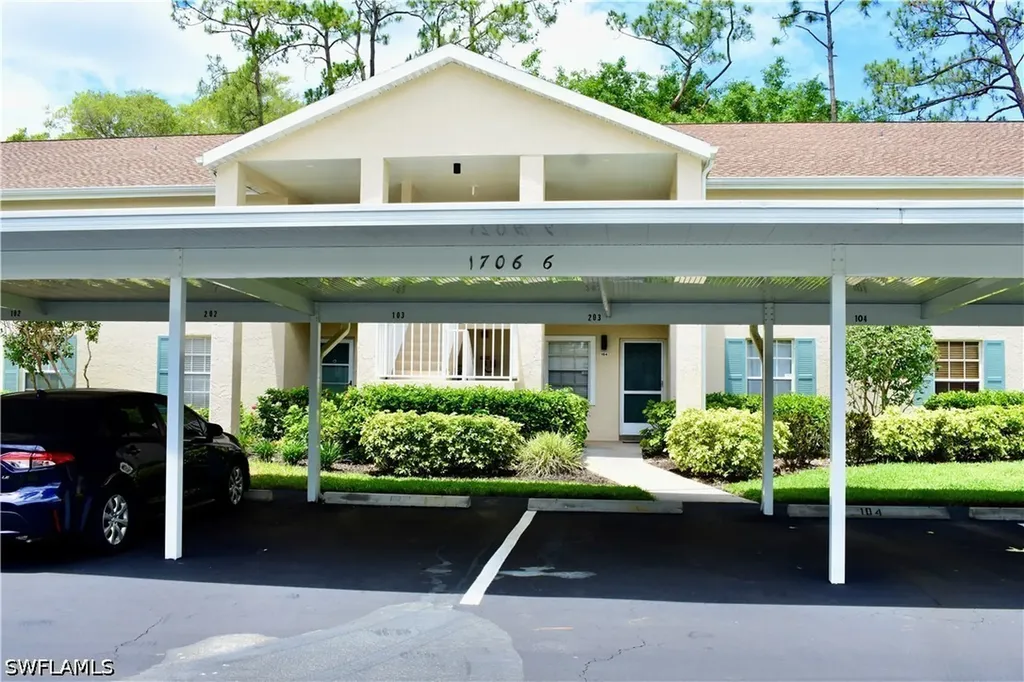 1706 Kings Lake Boulevard Naples FL 34112