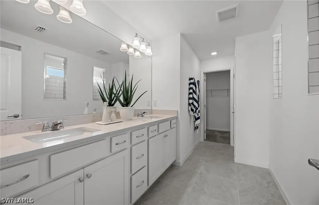 616 Oasis Lake Place Lehigh Acres FL 33936