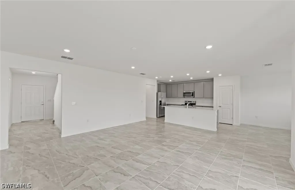 616 Oasis Lake Place Lehigh Acres FL 33936