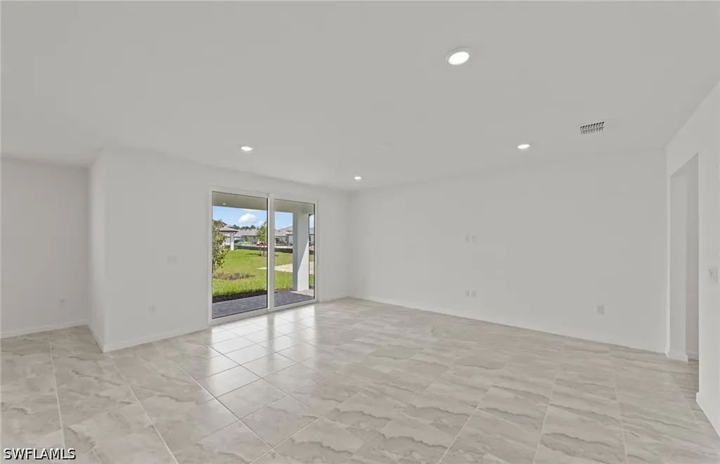 616 Oasis Lake Place Lehigh Acres FL 33936