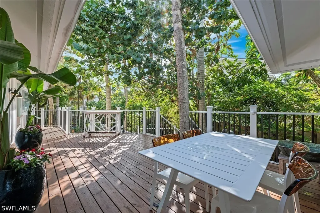 61 12th Avenue S Naples FL 34102
