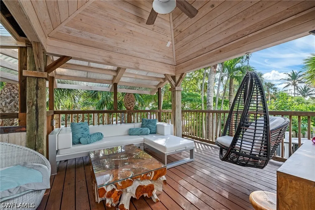 61 12th Avenue S Naples FL 34102