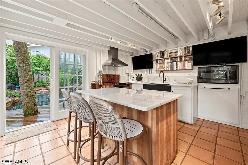 61 12th Avenue S Naples FL 34102