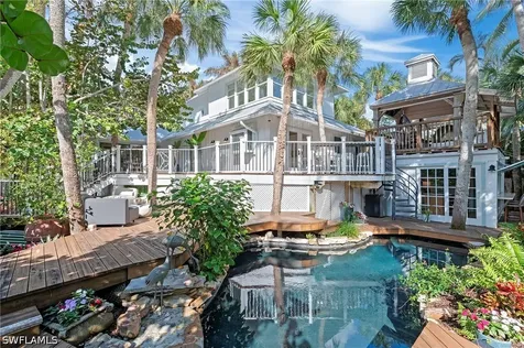 61 12TH Avenue S Naples FL 34102