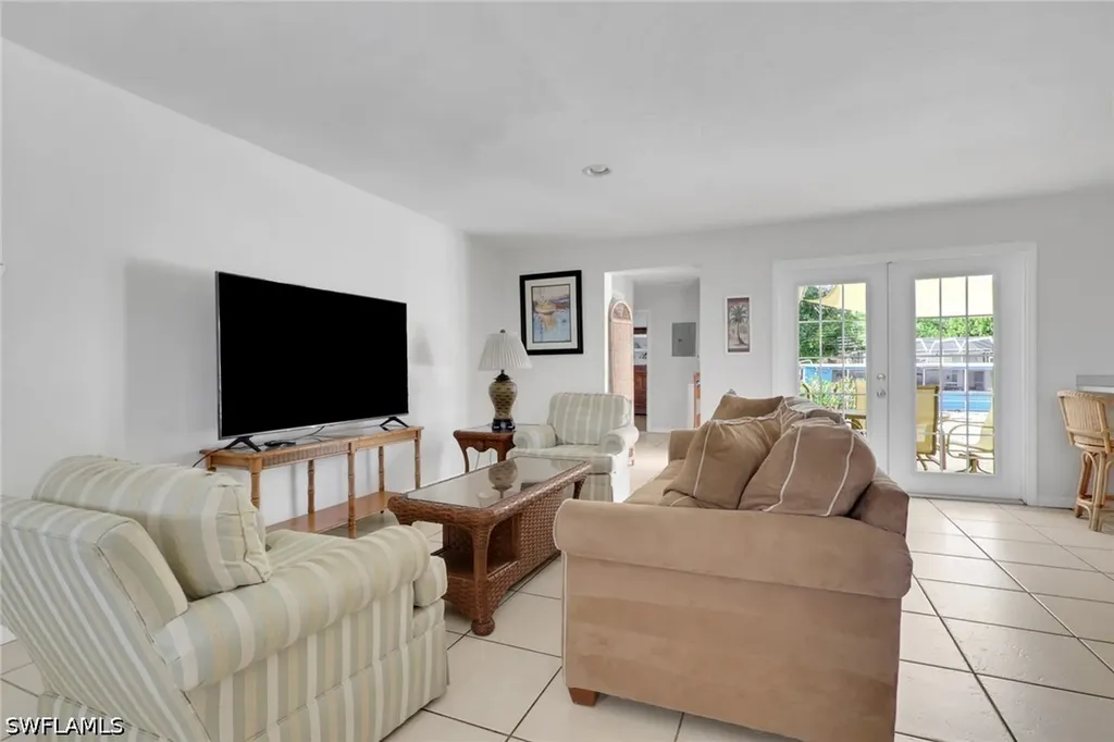 2772 Riverview Drive Naples FL 34112