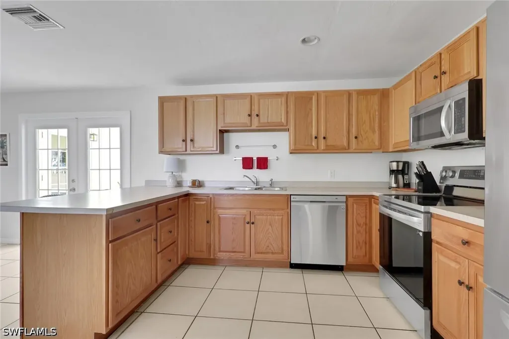 2772 Riverview Drive Naples FL 34112