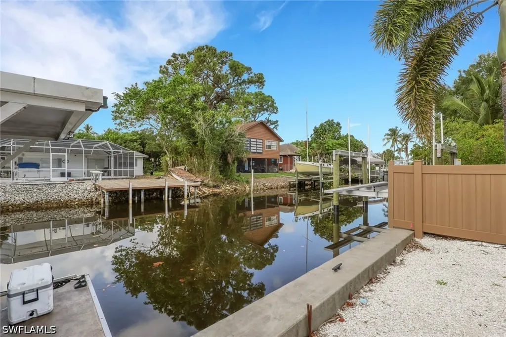 2772 Riverview Drive Naples FL 34112