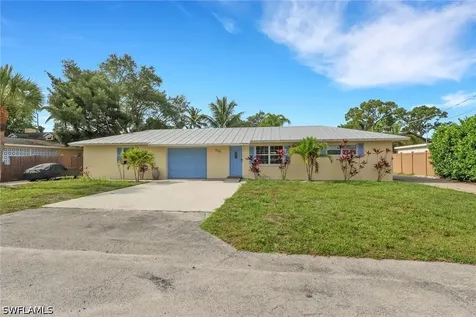 2772 Riverview Drive Naples FL 34112