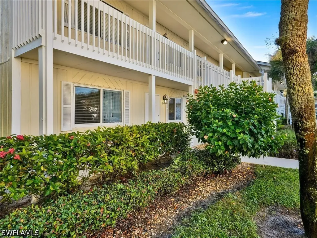 4621 Bayshore Drive Naples FL 34112
