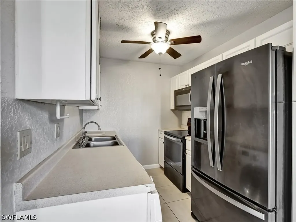 4621 Bayshore Drive Naples FL 34112