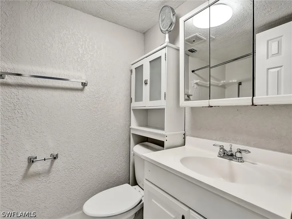 4621 Bayshore Drive Naples FL 34112