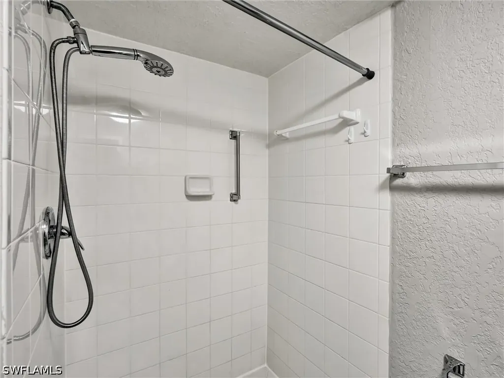 4621 Bayshore Drive Naples FL 34112